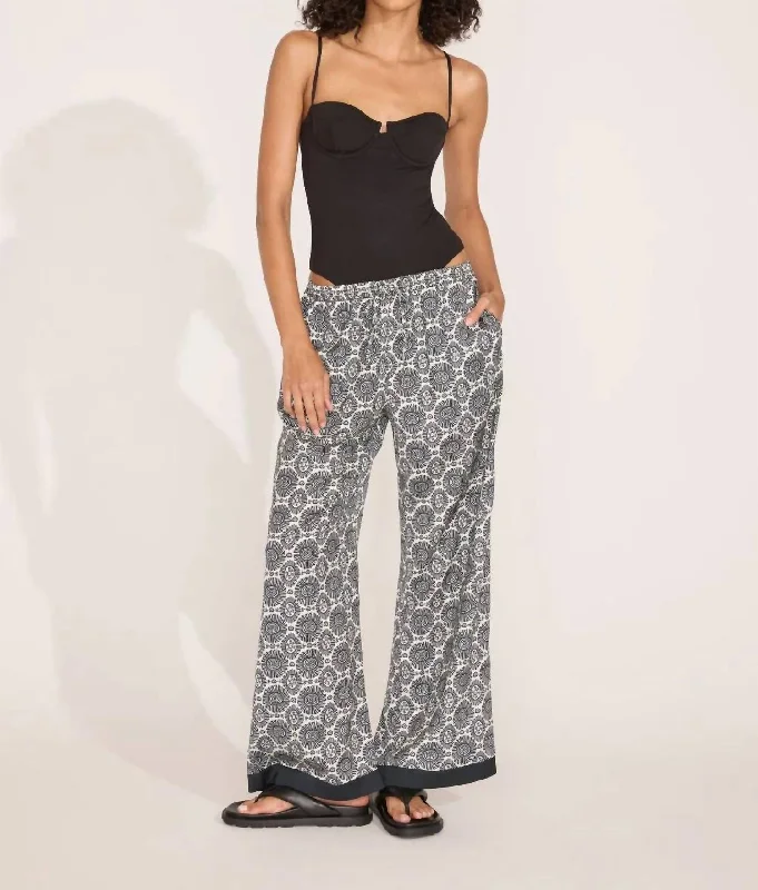 Dani Pant In Medallion Print Chic Capri Pants