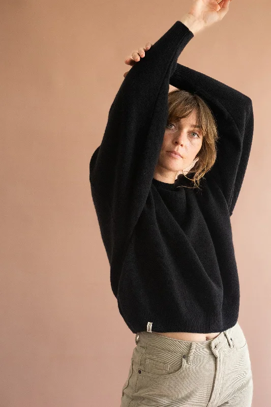 Gaudia sweater batwing sleeve merino wool black Elasticated Padded Insulated