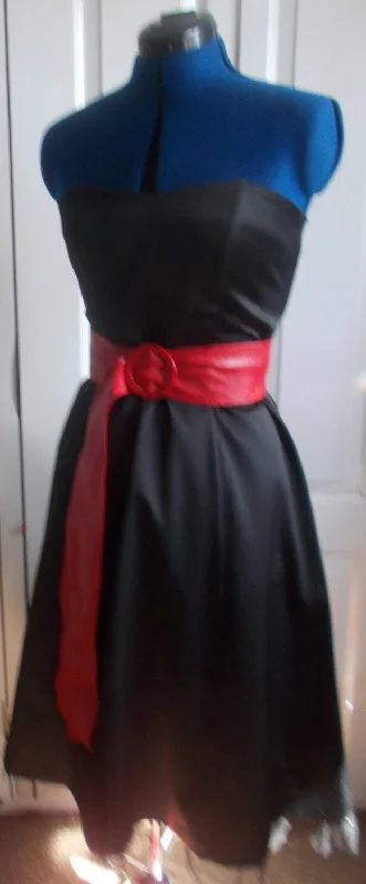 Rockabilly Chic black Vintage dress with visible voile underskirt.