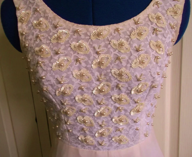 Stunning Ivory vintage  1960s vintage Mod dress. Lace dress with handstiched beading - 1960s