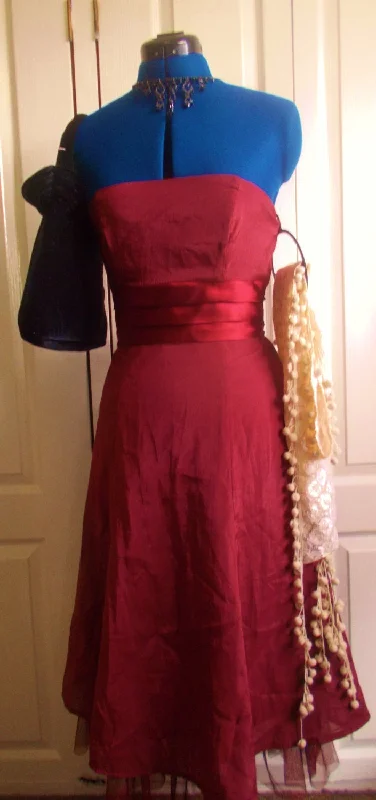 Stunningly elegant  Vintage Glam Deep Red Taffeta Designer/ Evening/ Occasion Dress.. Size 10