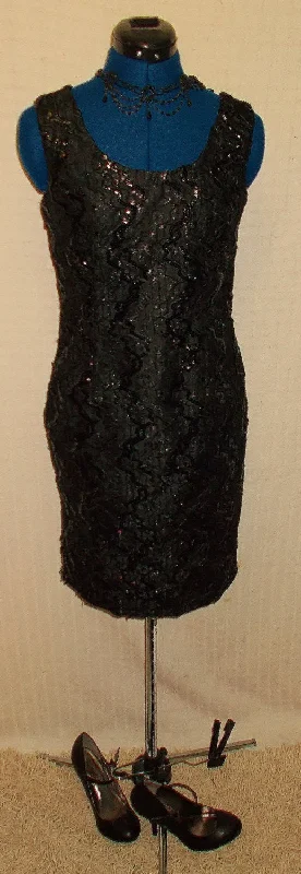 Turn heads with this Exquisite Vintage Black Lace & Beadwork textured dress.  Finest Quality Hand-finished. A Must See